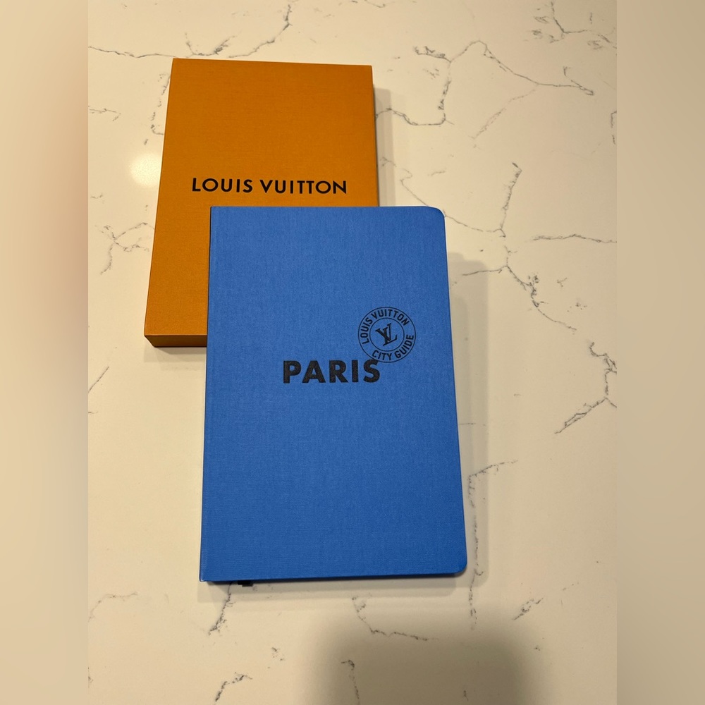 BRAND NEW NEVER USED - LOUIS VUITTON PARIS CITY GUIDE
